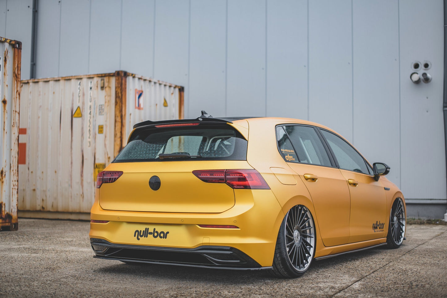 Maxton Design středový spoiler zadního nárazníku pro Volkswagen Golf Mk8, plast ABS bez povrchové úpravy