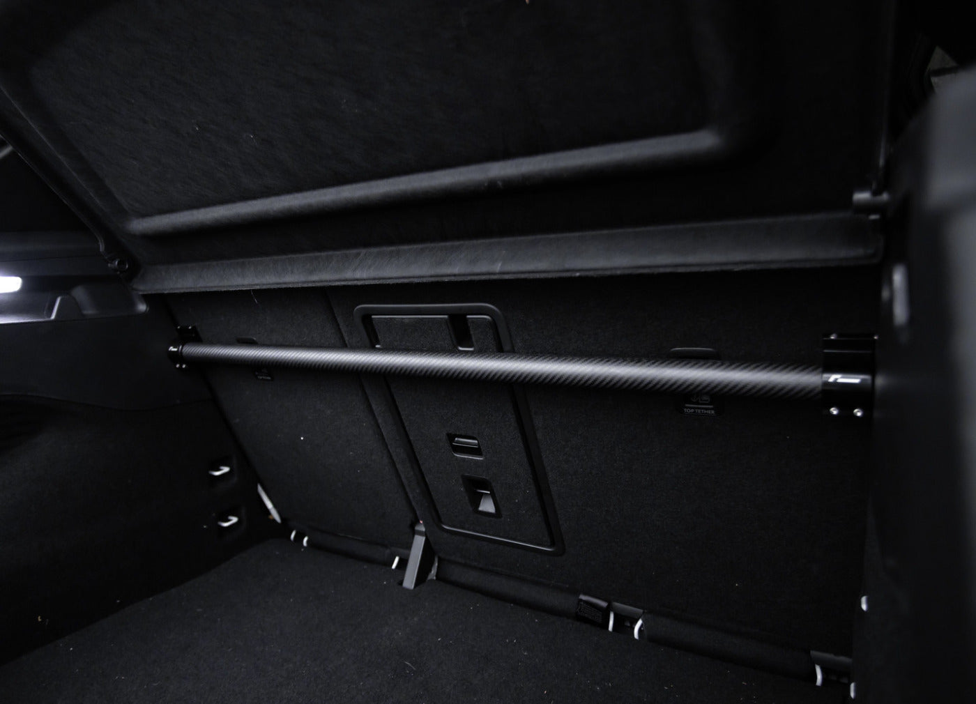 Racingline karbonová rozpěra do zavazadlového prostoru pro Audi A1 (GB)