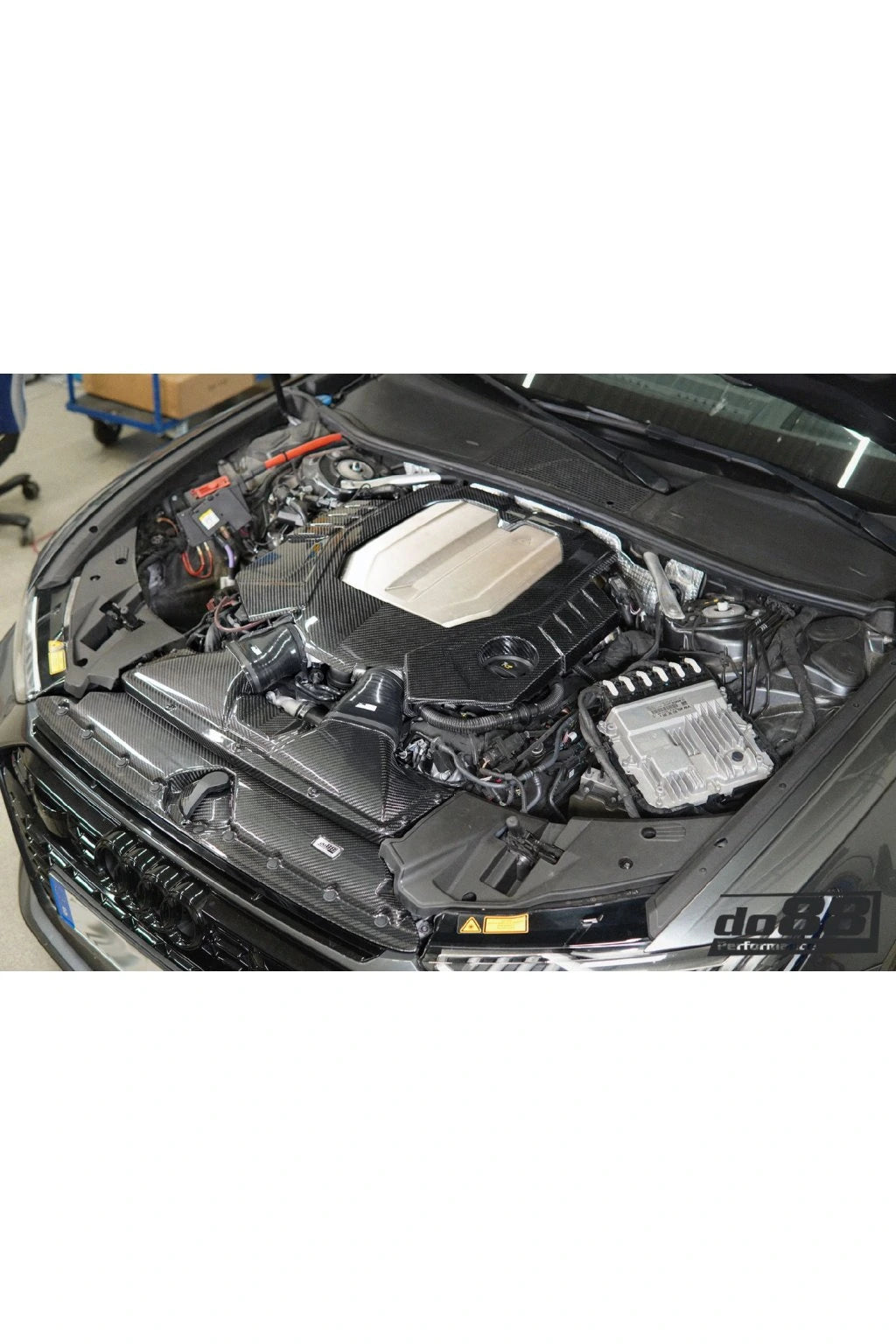DO88 karbonový kryt motoru pro Audi RS6 a RS7 C8
