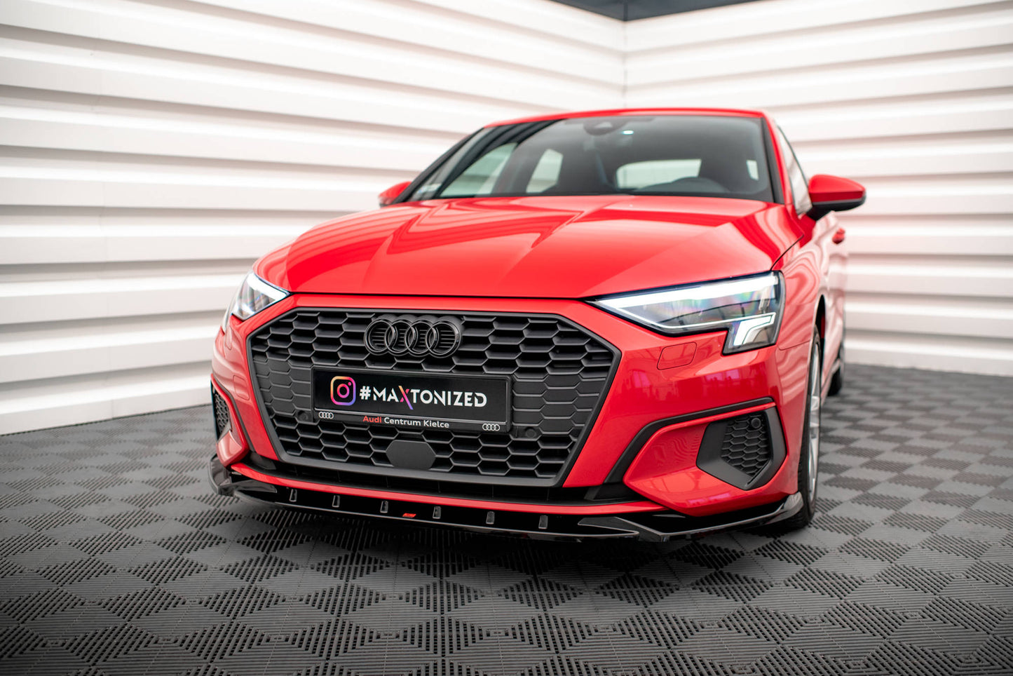 Maxton Design spoiler pod přední nárazník pro Audi A3 8Y, černý lesklý plast ABS