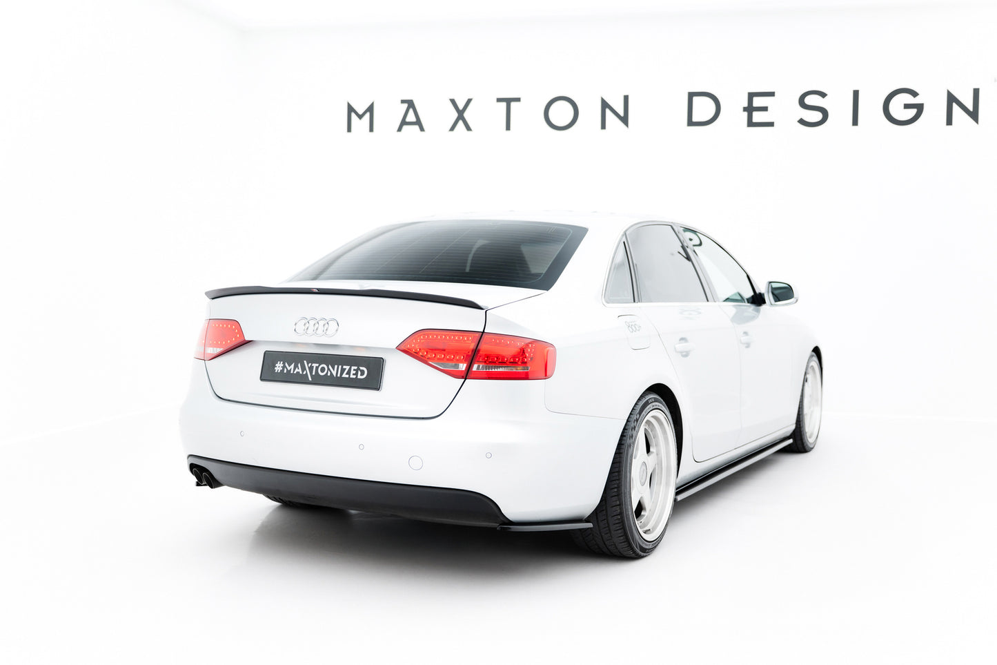Maxton Design boční difuzory pod zadní nárazník pro Audi A4 B8, černý lesklý plast ABS