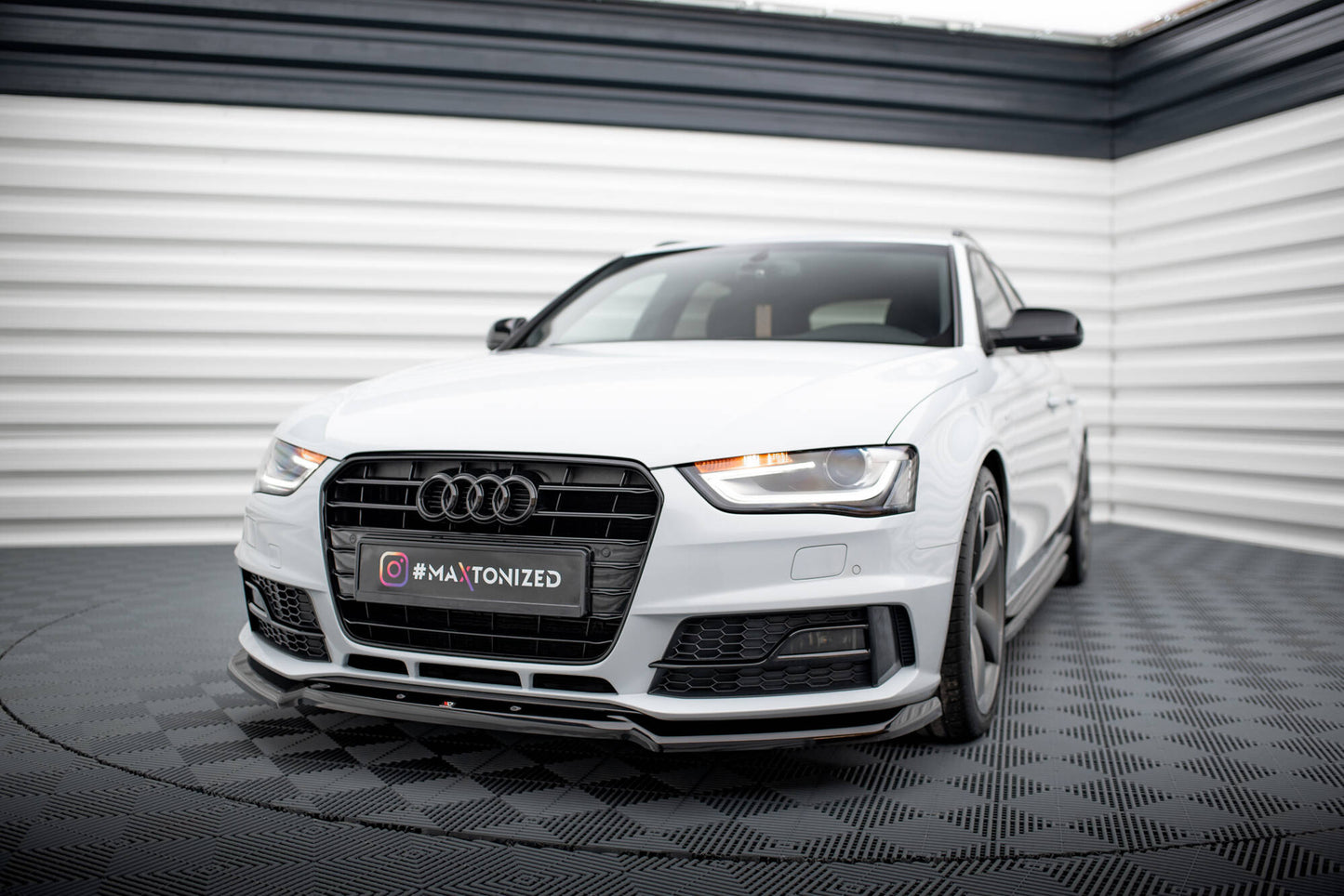 Maxton Design spoiler pod přední nárazník ver.2 pro Audi A4 B8 Competition Facelift, černý lesklý plast ABS, Avant