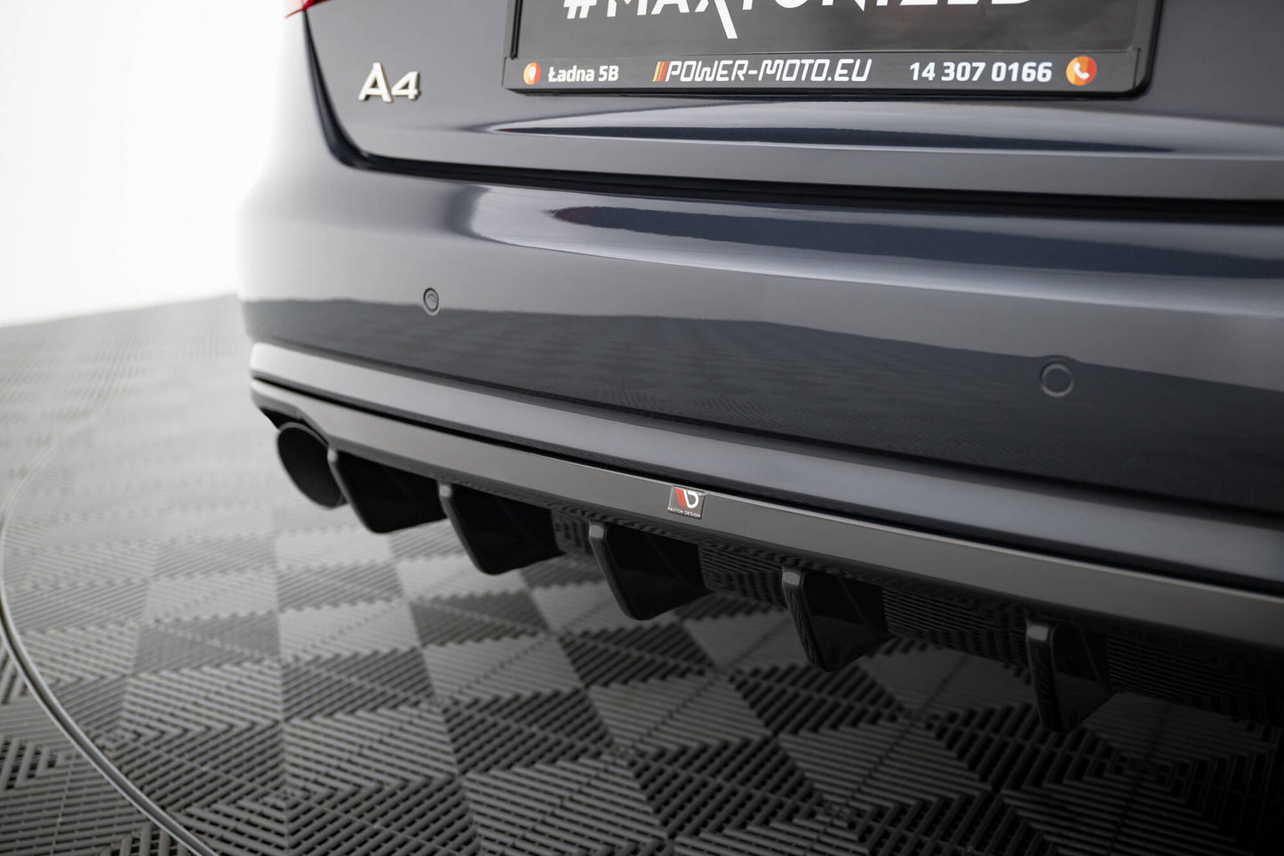 Maxton Design vložka zadního nárazníku pro Audi A4 B8 FL, černý lesklý plast ABS, Sedan / Avant, verze s jednoduchými výfuky na obou stranách