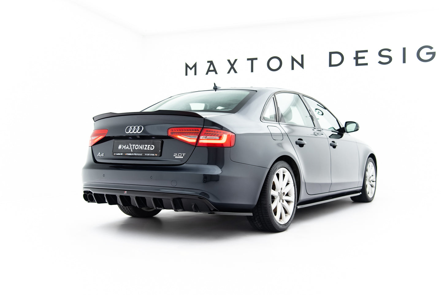 Maxton Design vložka zadního nárazníku pro Audi A4 B8 FL, černý lesklý plast ABS, Sedan/Avant, verze s dvojitou koncovkou na jedné straně