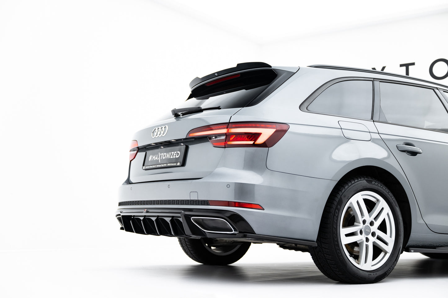 Maxton Design vložka zadního nárazníku pro Audi A4 B9, černý lesklý plast ABS, Avant / Sedan, vč. S-Line