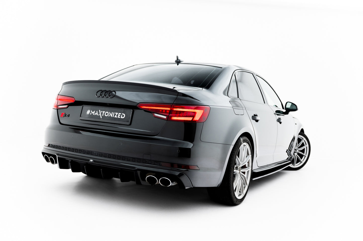 Maxton Design vložka zadního nárazníku pro Audi A4 B9, černý lesklý plast ABS, Avant / Sedan