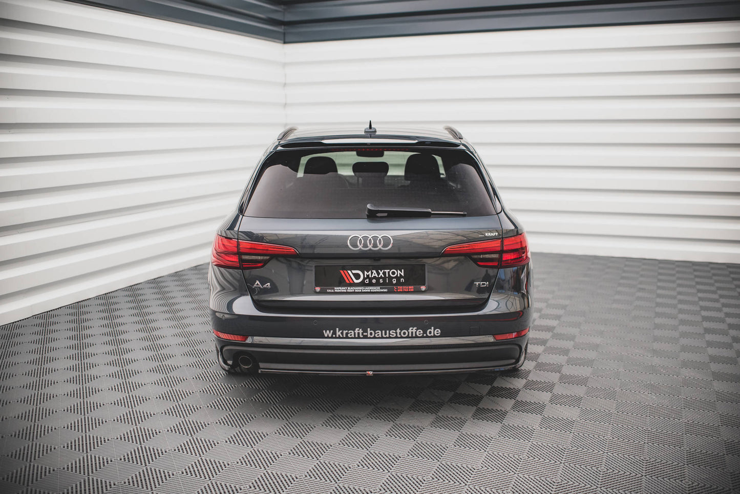 Maxton Design boční difuzory pod zadní nárazník pro Audi A4 B9, černý lesklý plast ABS