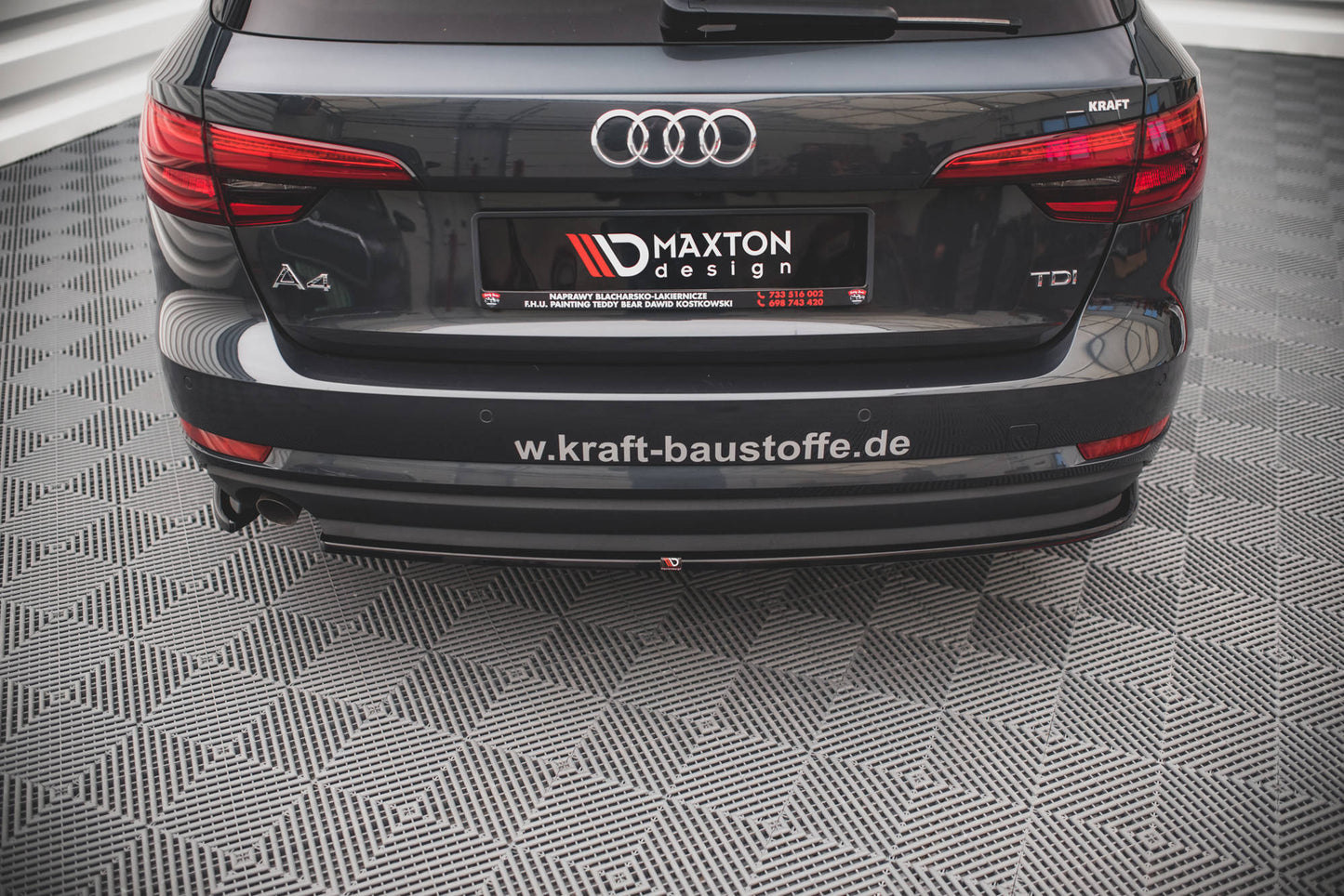 Maxton Design boční difuzory pod zadní nárazník pro Audi A4 B9, černý lesklý plast ABS