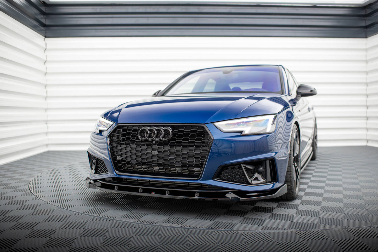 Maxton Design spoiler pod přední nárazník pro Audi A4 B9 Competition, černý lesklý plast ABS