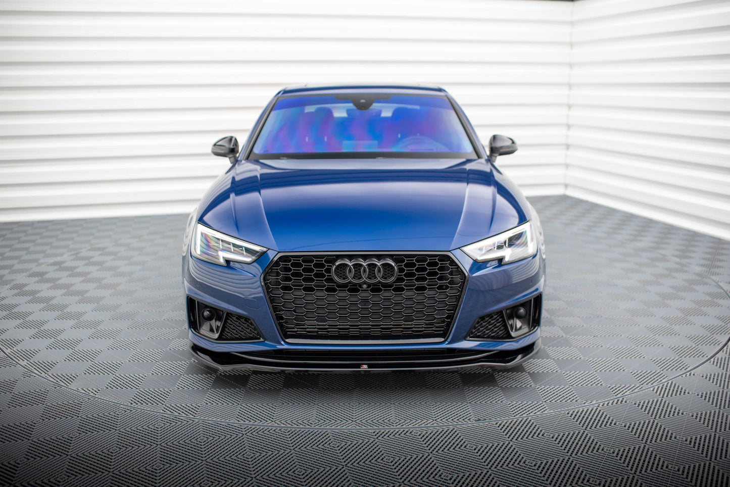 Maxton Design spoiler pod přední nárazník ver.2 pro Audi A4 B9 Competition, černý lesklý plast ABS