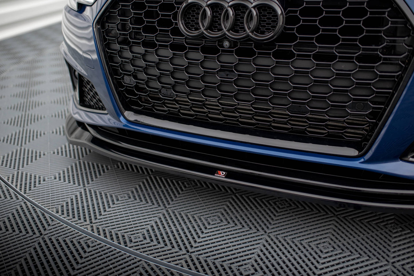 Maxton Design spoiler pod přední nárazník ver.2 pro Audi A4 B9 Competition, černý lesklý plast ABS
