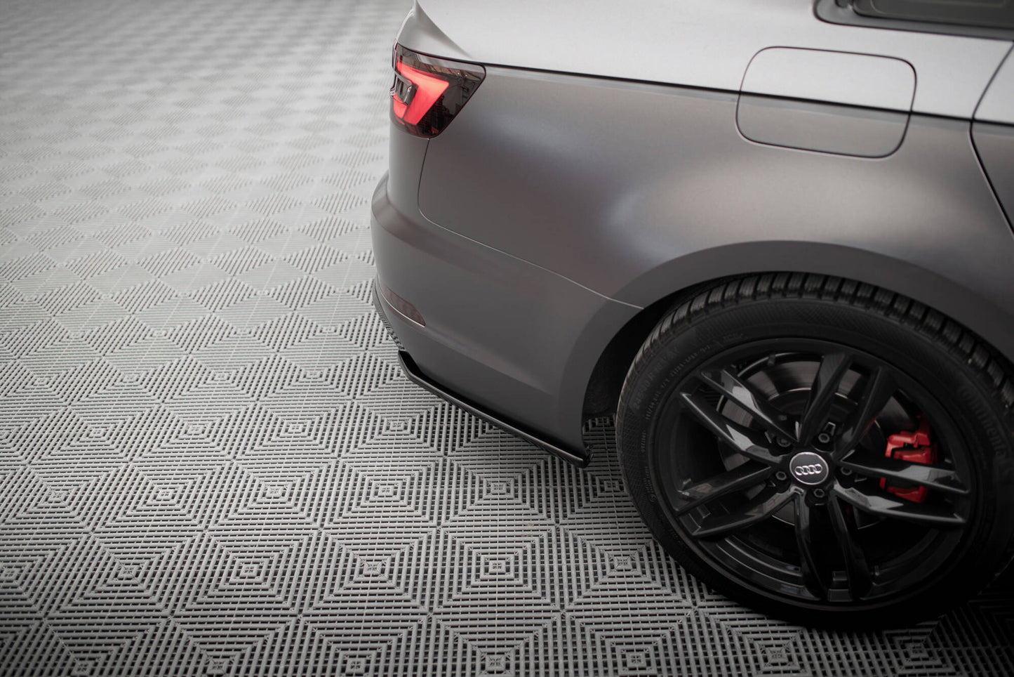Maxton Design boční difuzory pod zadní nárazník ver.3 pro Audi A4 8V FL, černý lesklý plast ABS