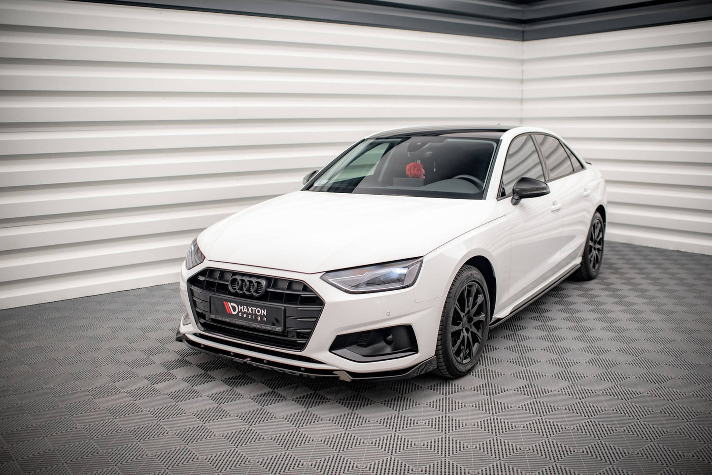 Maxton Design spoiler pod přední nárazník pro Audi A4 B9 FL, černý lesklý plast ABS