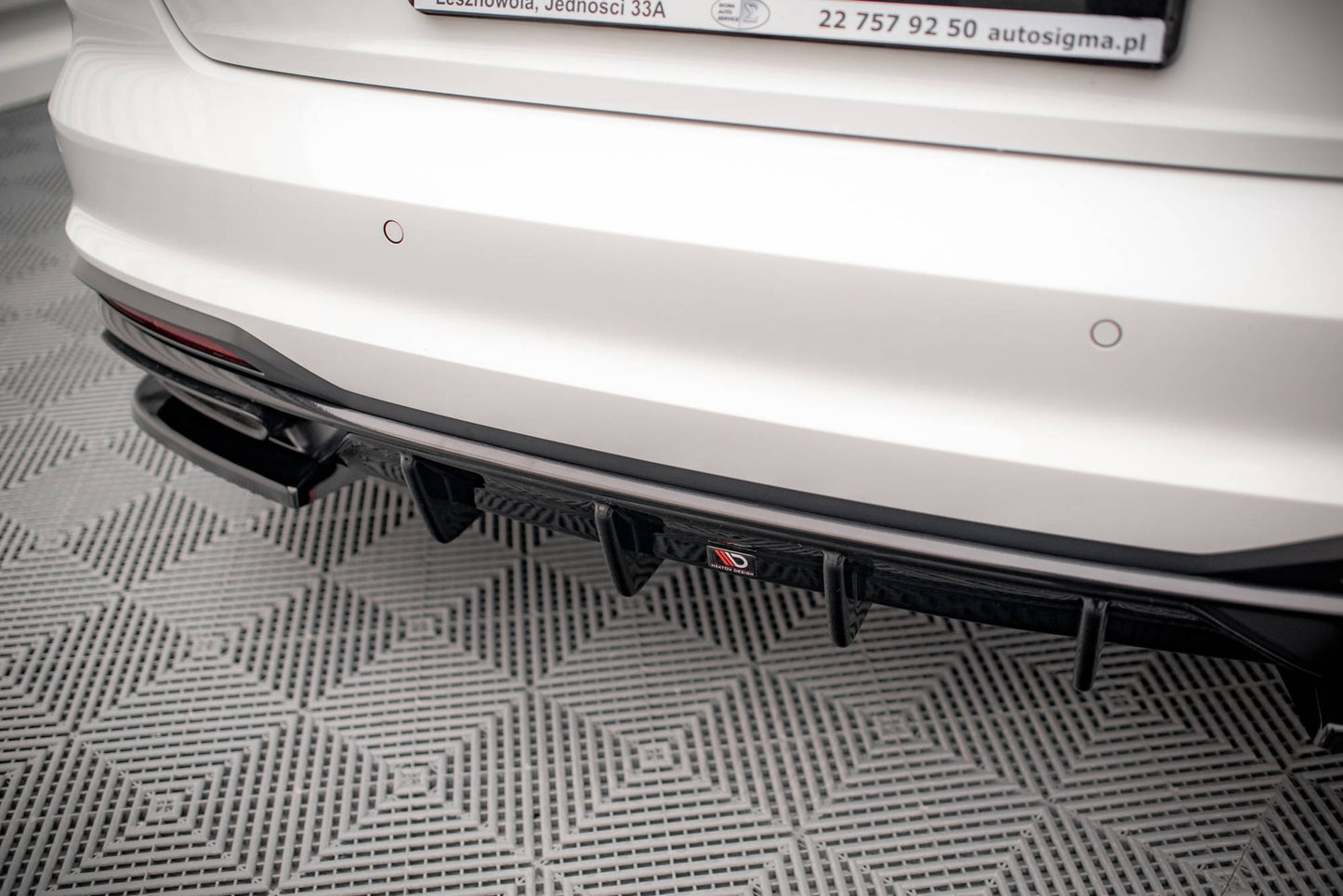 Maxton Design vložka zadního nárazníku pro Audi A4 B9 FL, černý lesklý plast ABS