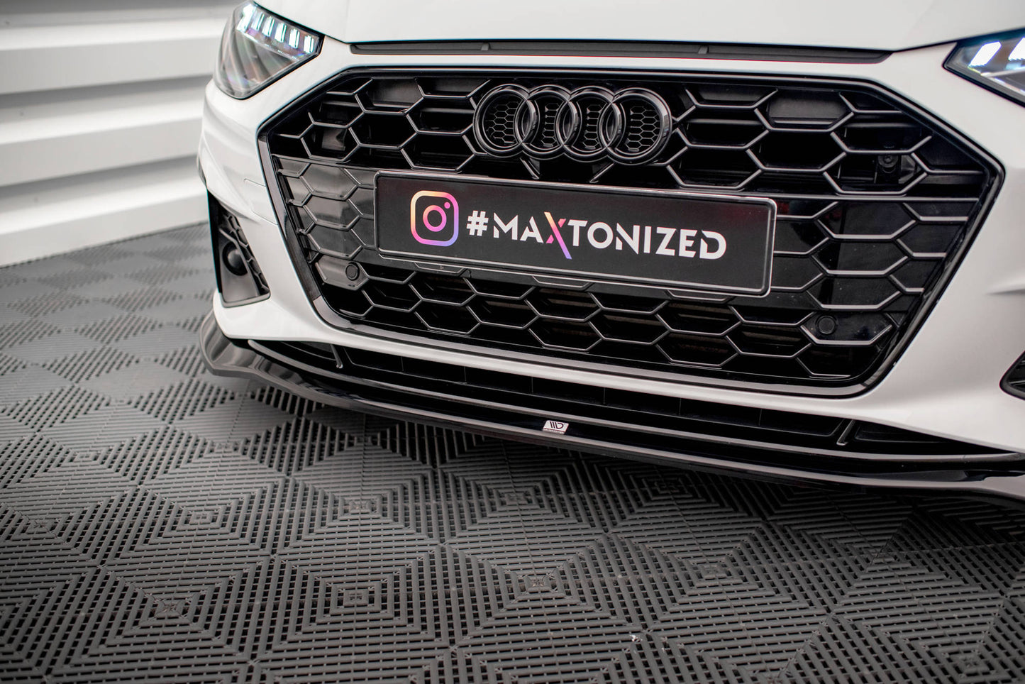 Maxton Design spoiler pod přední nárazník ver.2 pro Audi A4 B9 FL, černý lesklý plast ABS, S-Line
