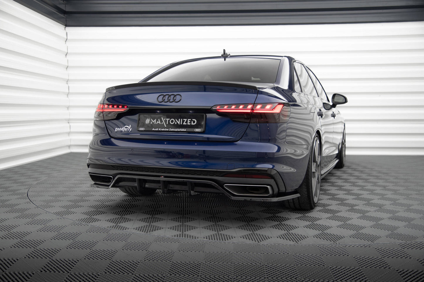 Maxton Design středový spoiler pod zadní nárazník s žebrováním v.2 pro Audi A4 B9 FL, černý lesklý plast ABS, S-Line