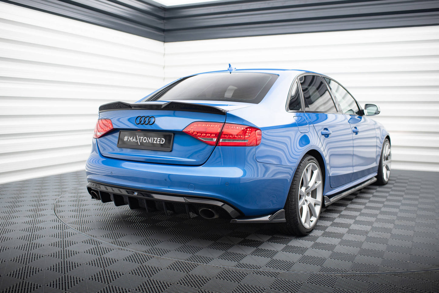 Maxton Design vložka zadního nárazníku pro Audi A4 B8, černý lesklý plast ABS, S-Line Sedan / S-Line Avant, verze s jednoduchou koncovkou na obou stranách