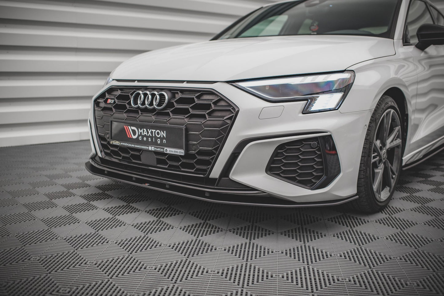 Maxton Design "Street Pro" spoiler pod přední nárazník pro Audi A3 8Y, plast ABS bez povrchové úpravy, s červenou linkou, S-Line