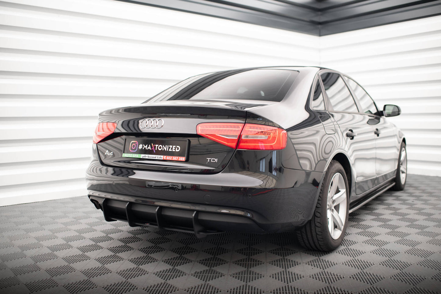 Maxton Design "Street Pro" difuzor zadního nárazníku pro Audi A4 B8 FL, plast ABS bez povrchové úpravy