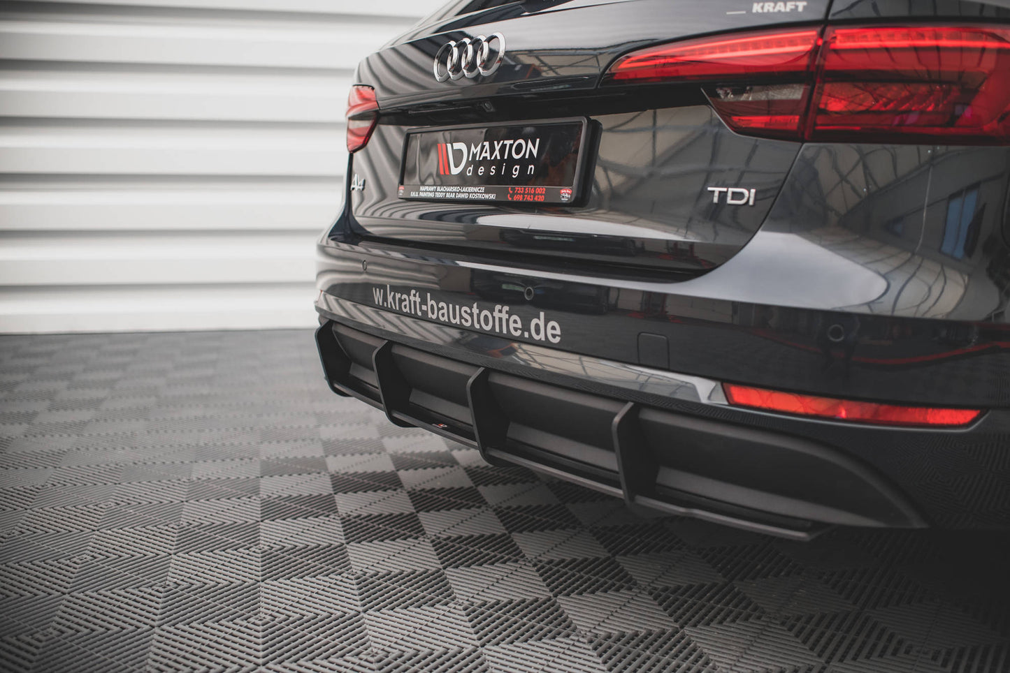 Maxton Design "Street Pro" difuzor zadního nárazníku pro Audi A4 B9, plast ABS bez povrchové úpravy