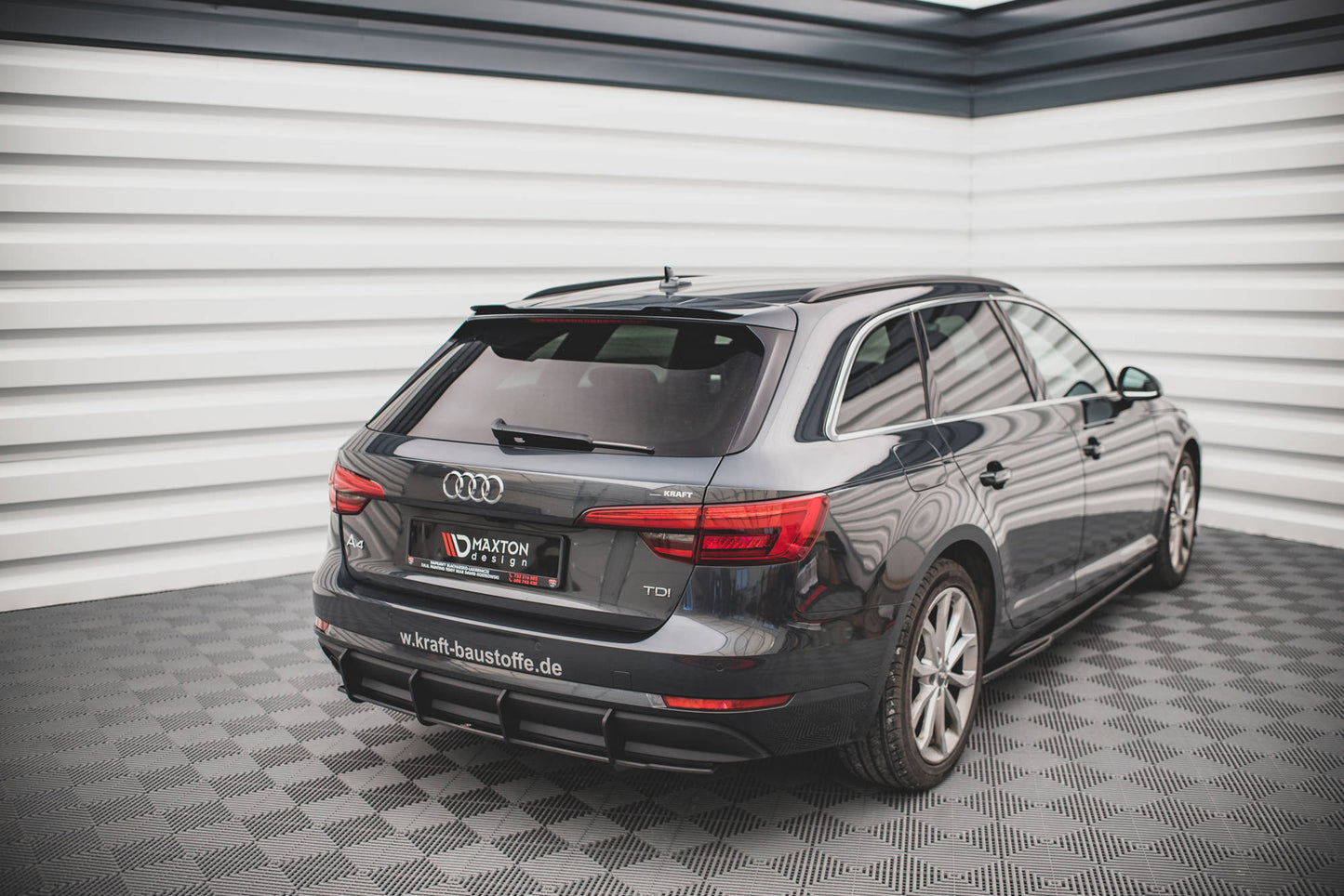 Maxton Design "Street Pro" difuzor zadního nárazníku pro Audi A4 B9, plast ABS bez povrchové úpravy