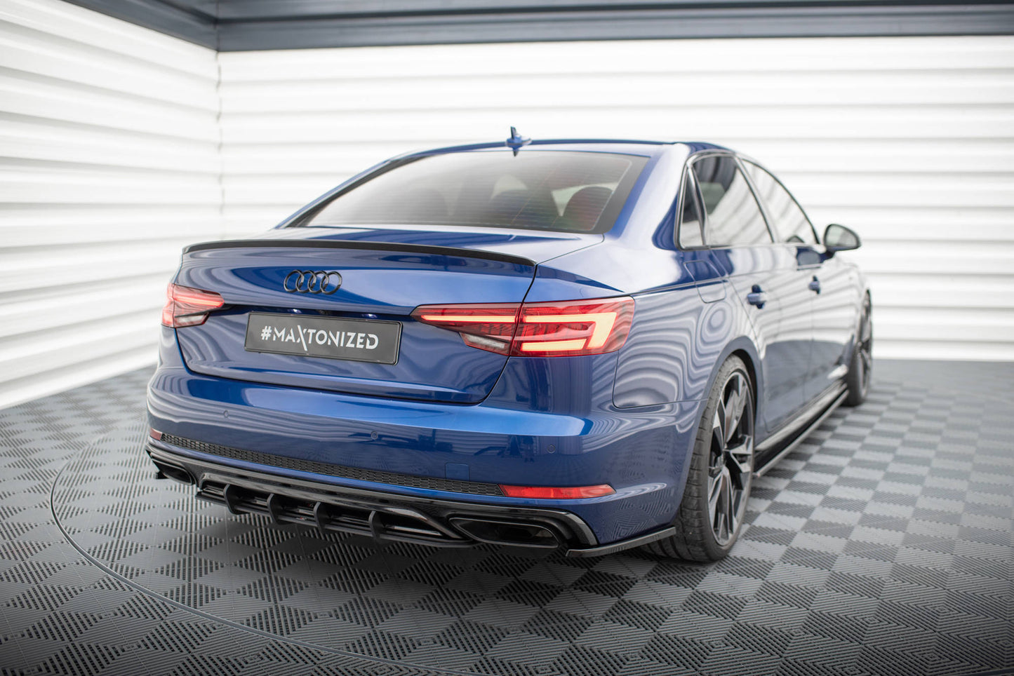 Maxton Design "Street Pro" difuzor zadního nárazníku pro Audi A4 B9 Competition, plast ABS bez povrchové úpravy