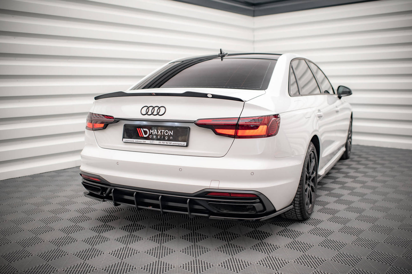 Maxton Design "Street Pro" difuzor zadního nárazníku pro Audi A4 B9 FL, plast ABS bez povrchové úpravy