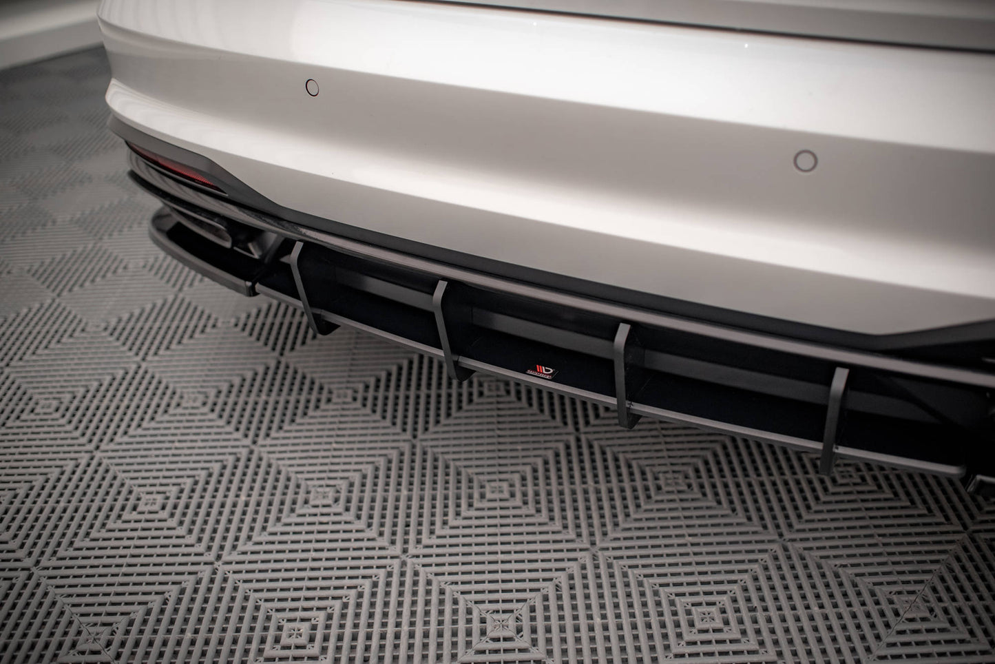 Maxton Design "Street Pro" difuzor zadního nárazníku pro Audi A4 B9 FL, plast ABS bez povrchové úpravy