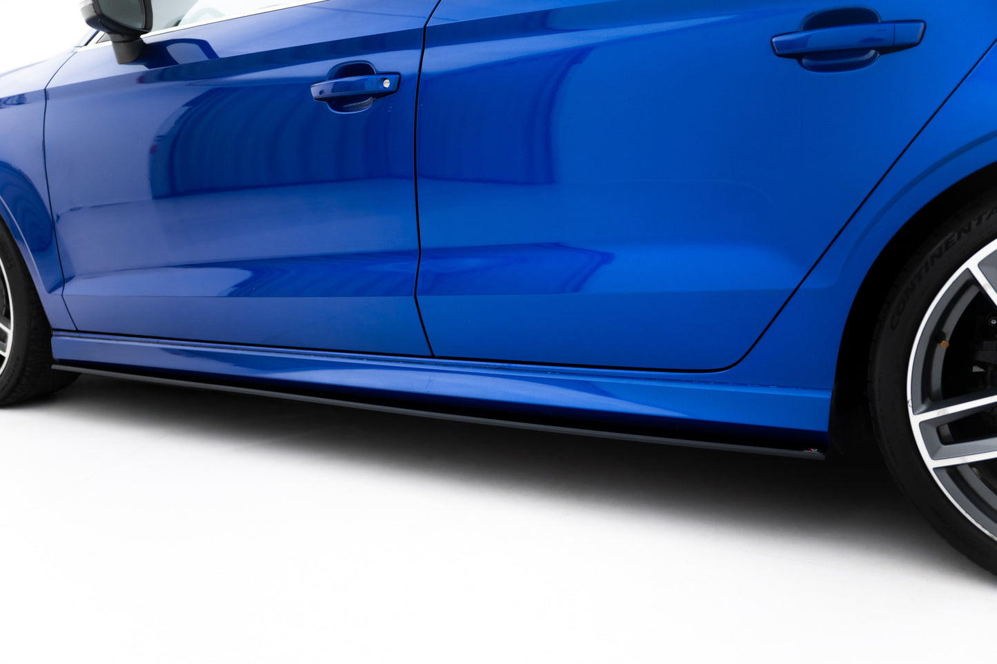 Maxton Design "Street Pro" difuzory pod boční prahy pro Audi A3 8V, plast ABS bez povrchové úpravy, s červenou linkou, S-Line Sedan