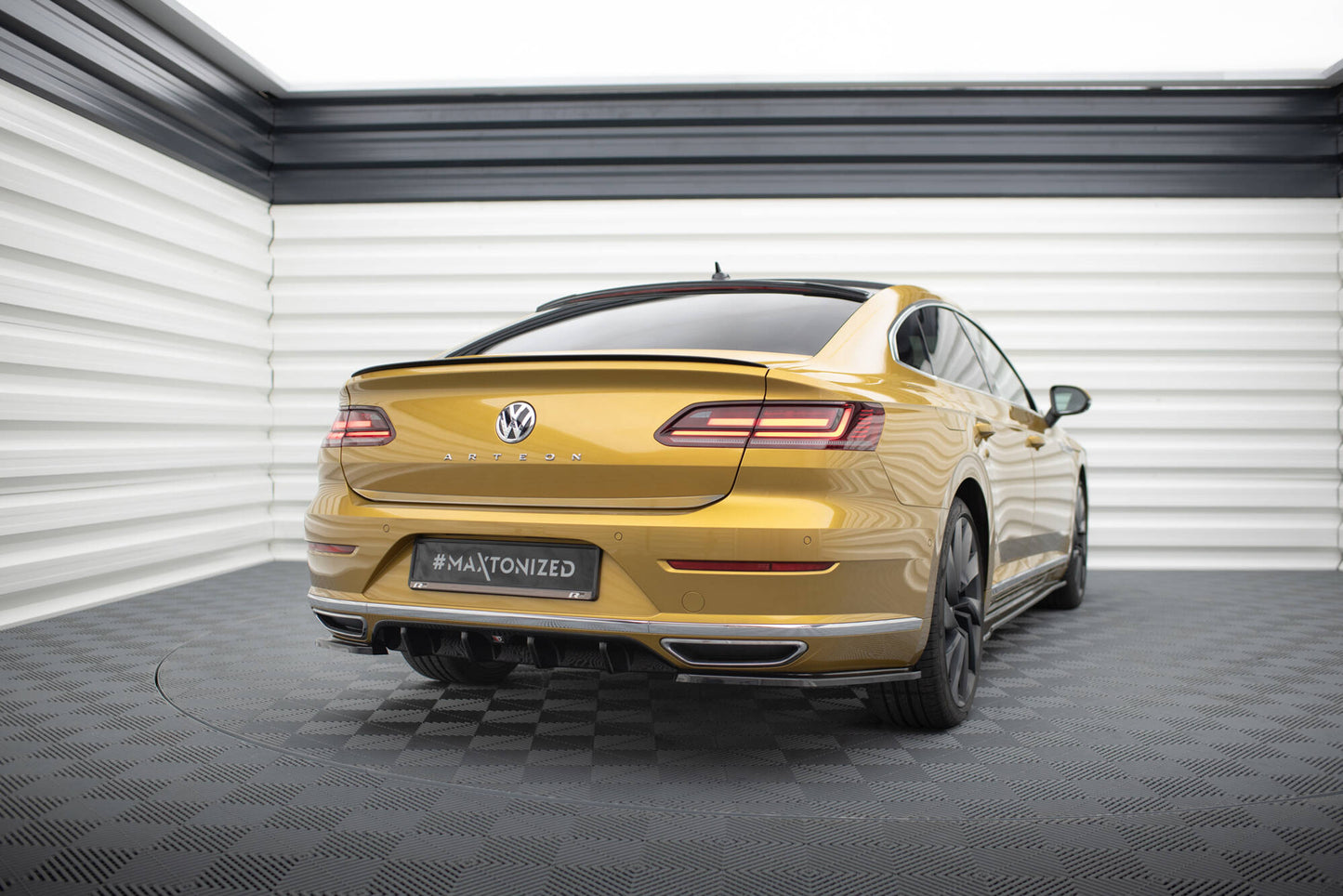 Maxton Design boční difuzory pod zadní nárazník pro Volkswagen Arteon, černý lesklý plast ABS