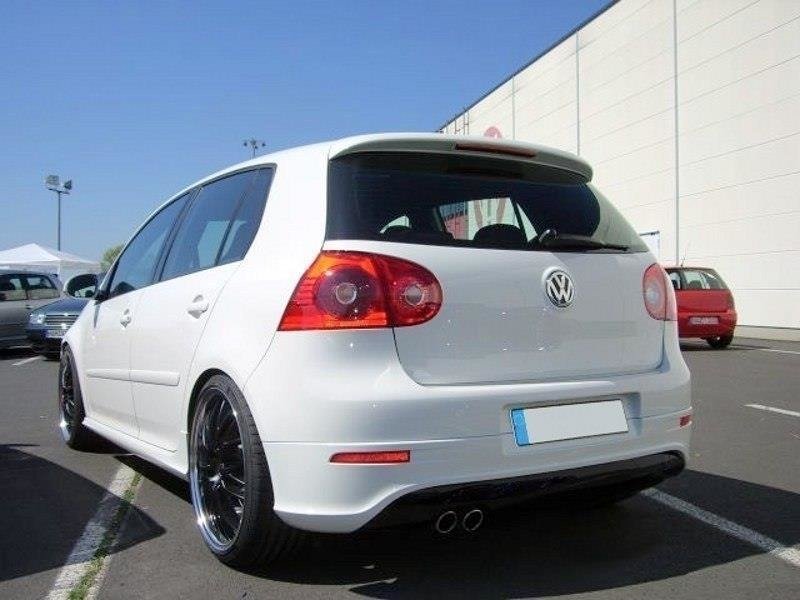 Maxton Design vložka zadního nárazníku pro Volkswagen Golf Mk5, plast ABS bez povrchové úpravy, R32 s výřezem pro koncovku výfuku GTI