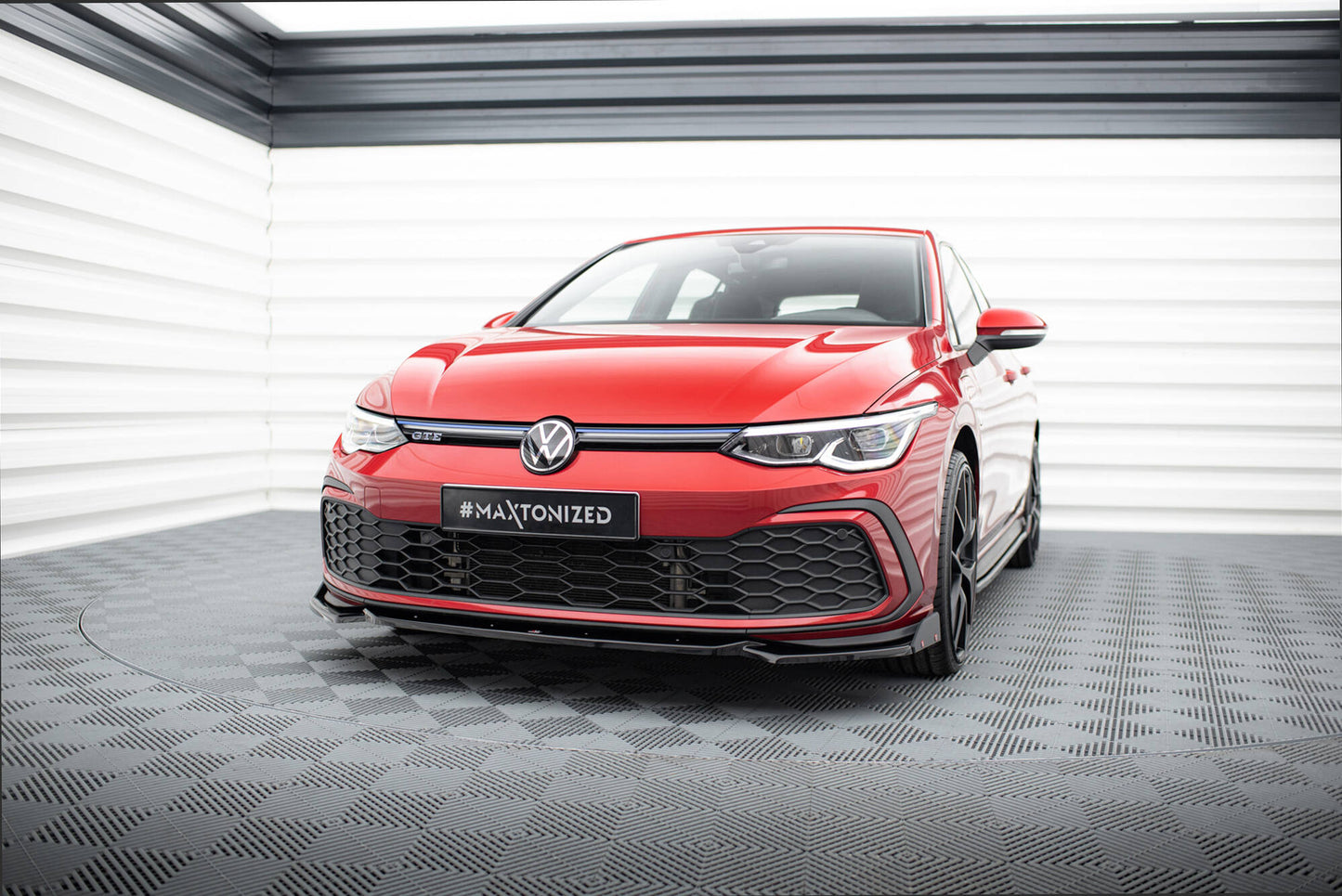 Maxton Design spoiler pod přední nárazník s křidélky ver.2 pro Volkswagen Golf GTD Mk8, černý lesklý plast ABS