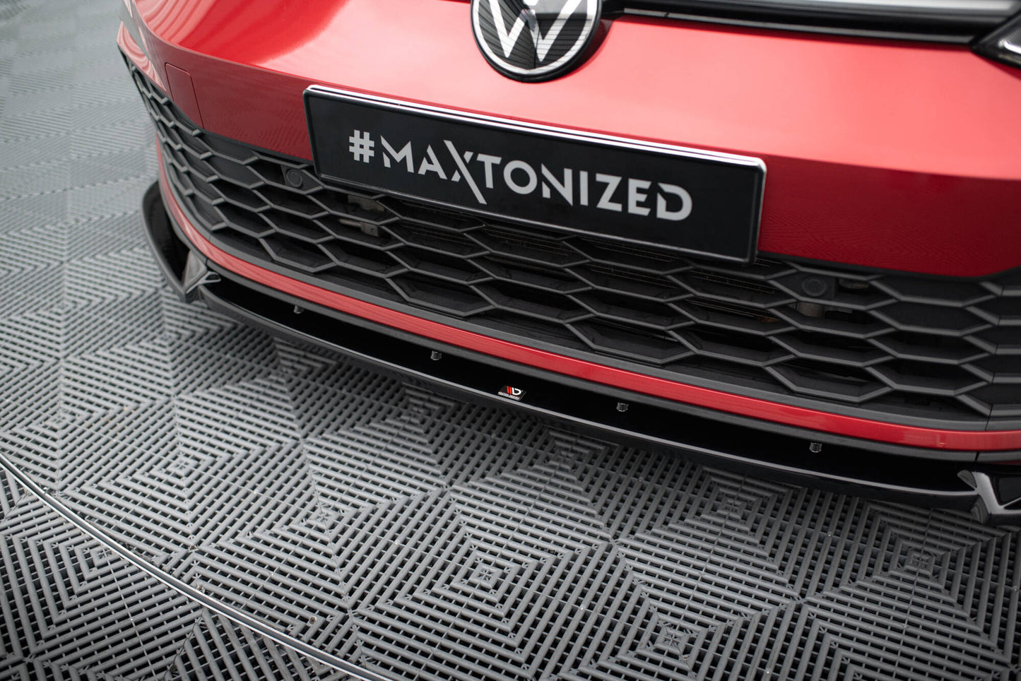 Maxton Design spoiler pod přední nárazník s křidélky ver.3 pro Volkswagen Golf GTD Mk8, černý lesklý plast ABS