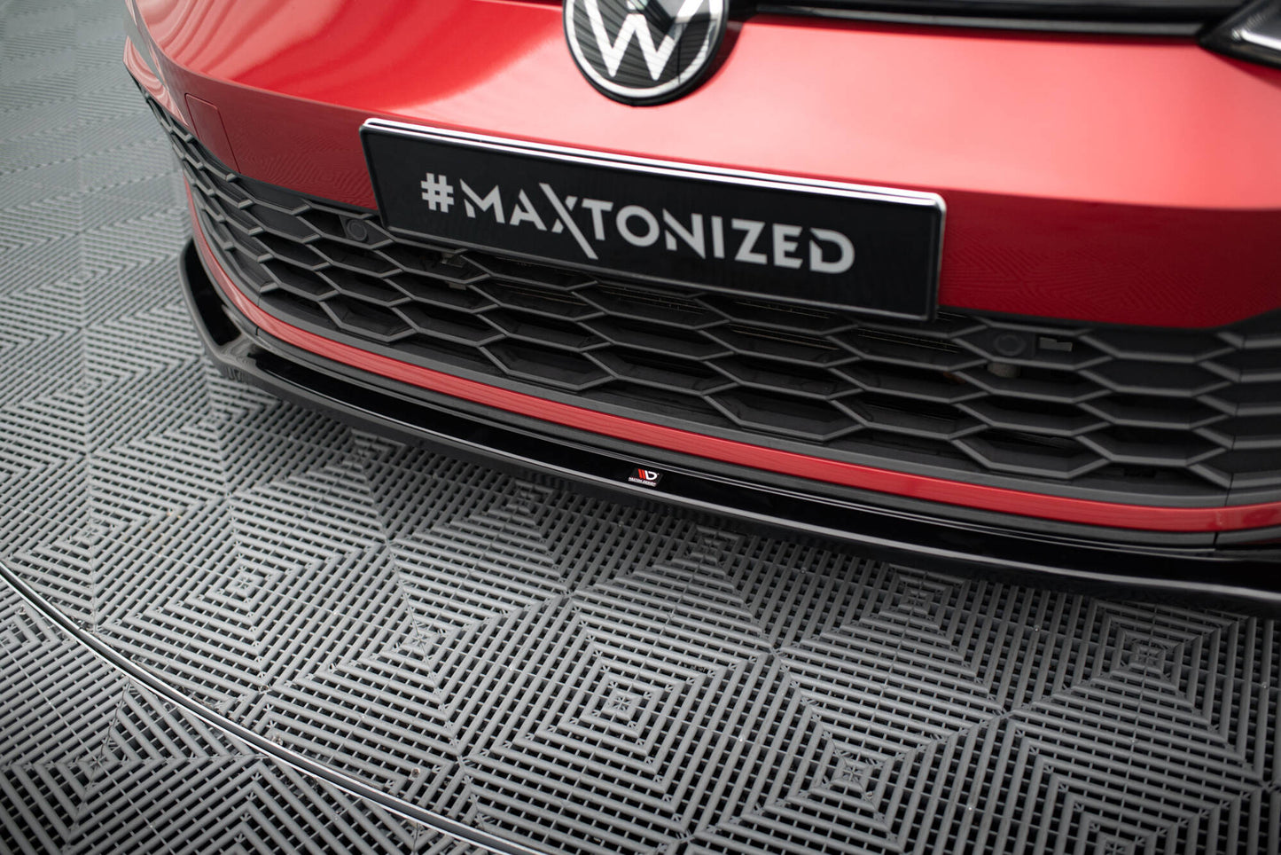 Maxton Design spoiler pod přední nárazník ver.4 pro Volkswagen Golf GTD Mk8, černý lesklý plast ABS