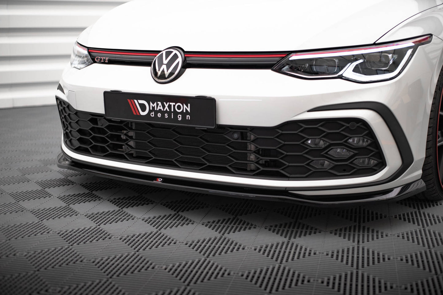 Maxton Design spoiler pod přední nárazník ver.7 pro Volkswagen Golf GTD Mk8, černý lesklý plast ABS
