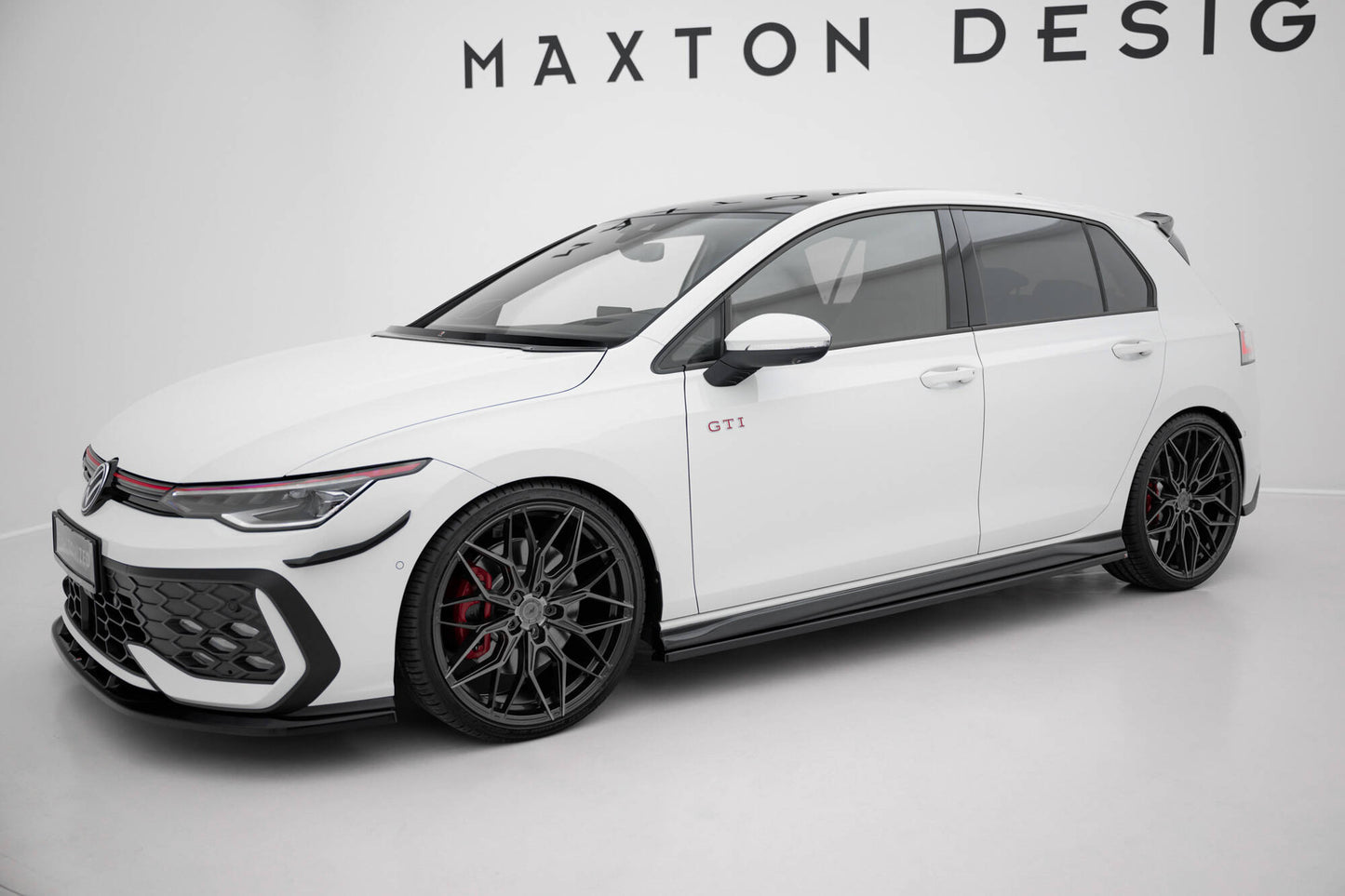 Maxton Design difuzory pod boční prahy pro Volkswagen Golf GTD Mk8, černý lesklý plast ABS