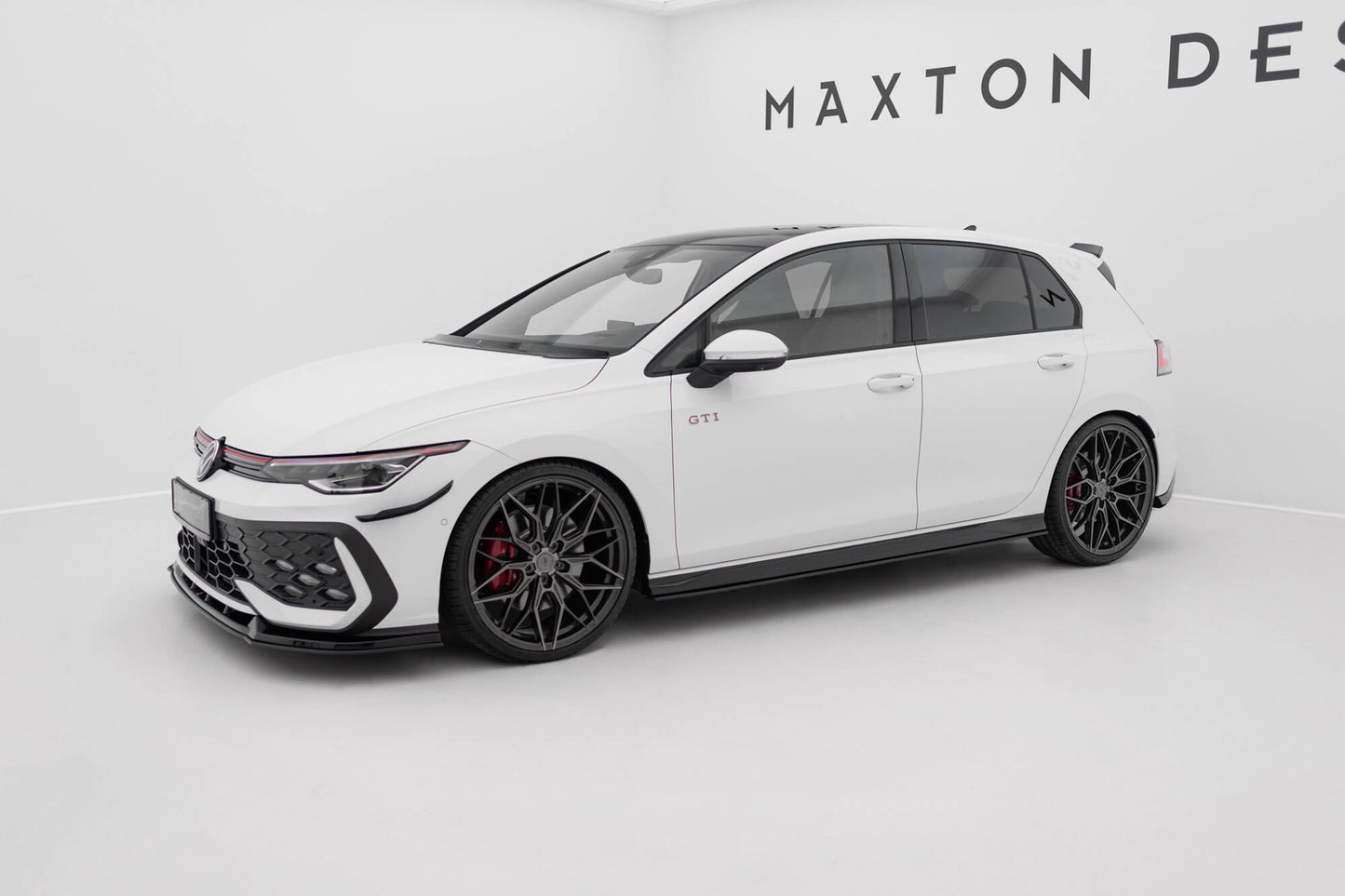 Maxton Design "Street Pro" difuzory pod boční prahy ver.2 pro Volkswagen Golf GTD Mk8, plast ABS bez povrchové úpravy, s černou a červenou linkou